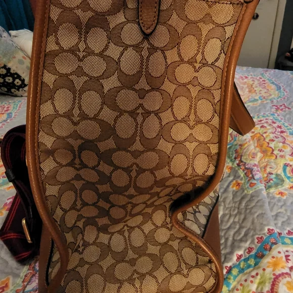 Coach Dempsey Tote 40 inch Signature Jacquard with Stripe and Coach Patch - Picture 5 of 7